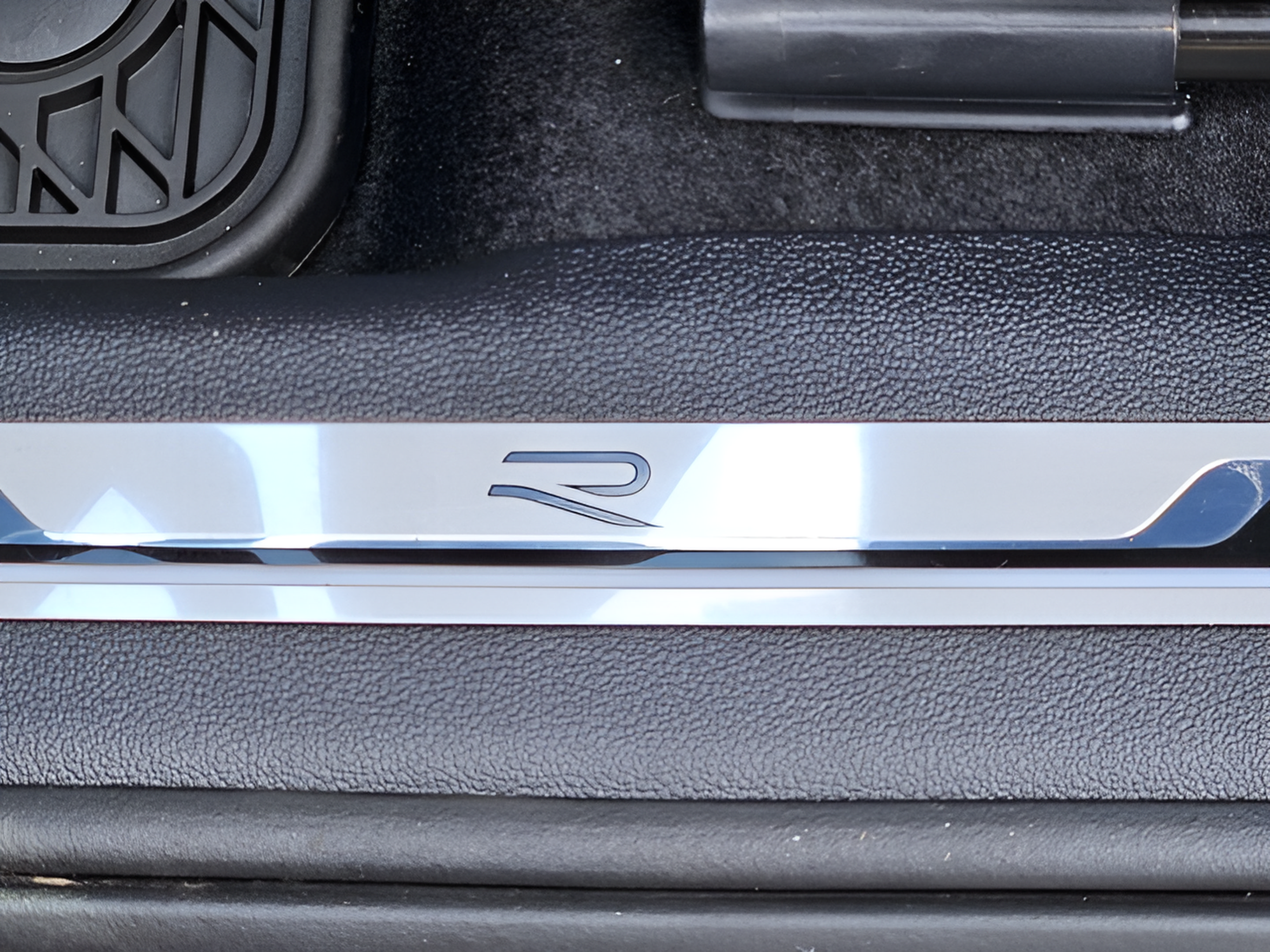 Used 2024 Volkswagen Tiguan SE R-Line FWD image 28