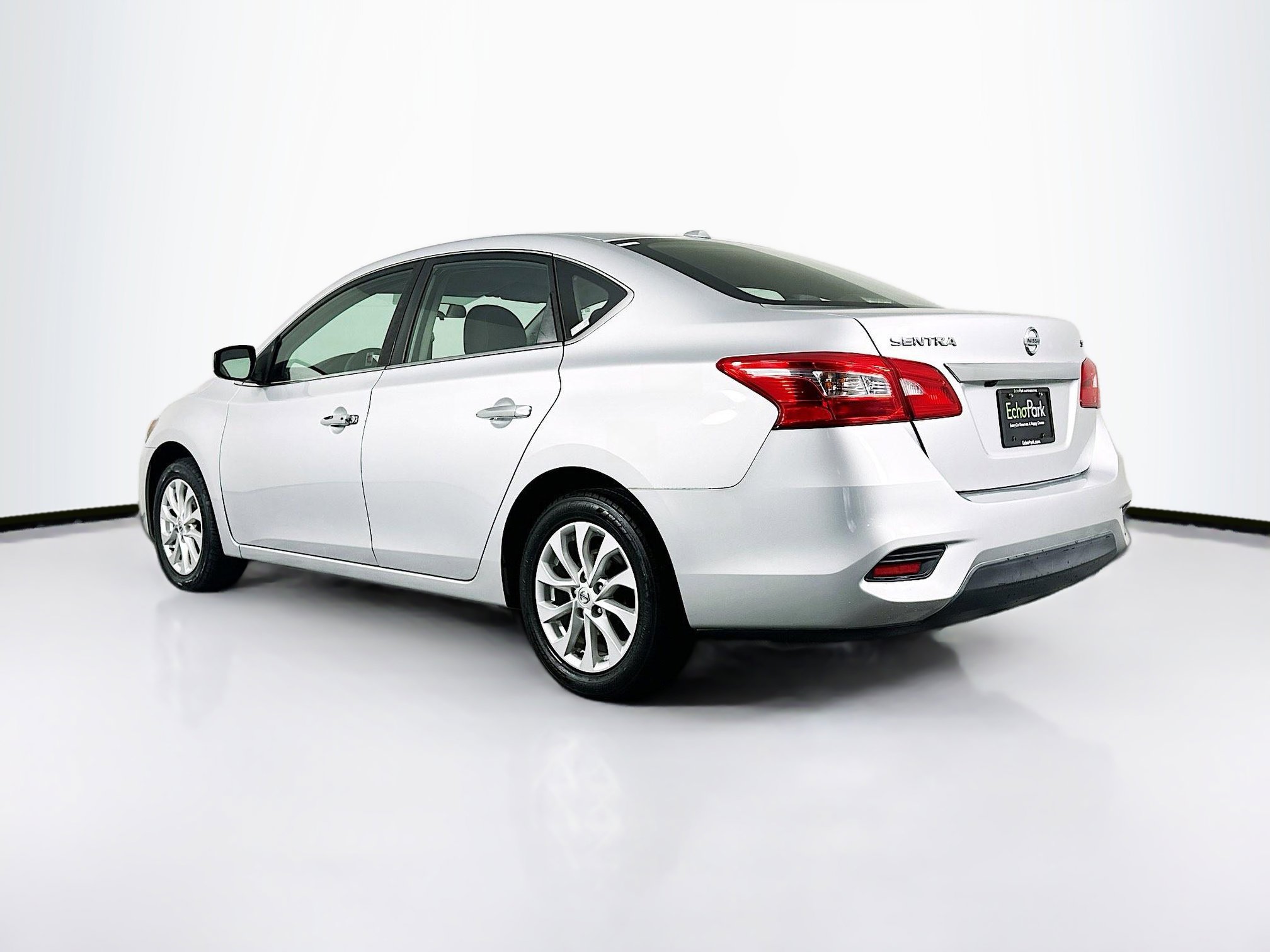 Used 2018 Nissan Sentra SV image 5