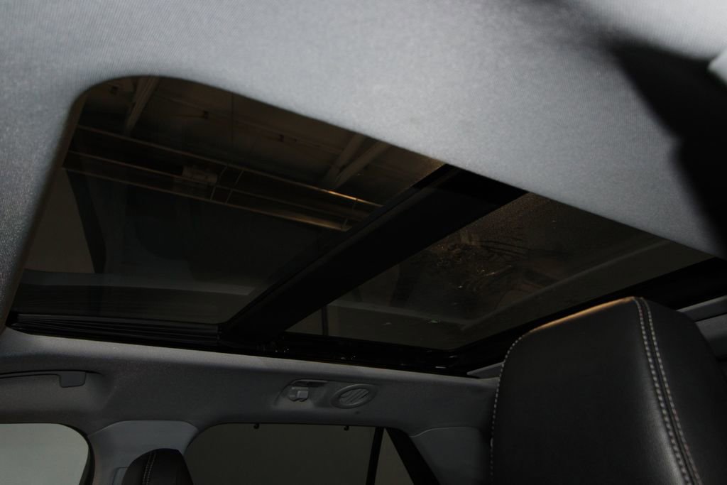 Used 2023 Ford Explorer Limited w/ Limited Technology Package image 24