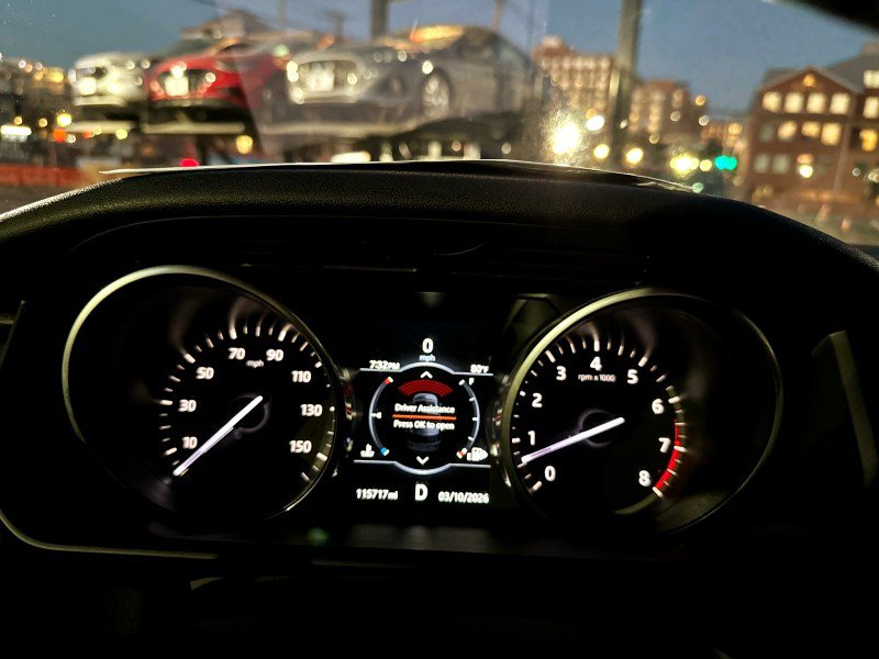 Used 2017 Land Rover Discovery HSE image 36