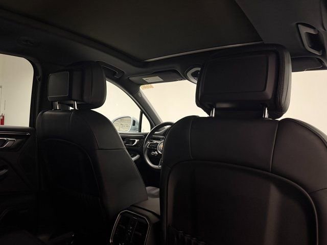 Certified 2024 Porsche Macan image 25