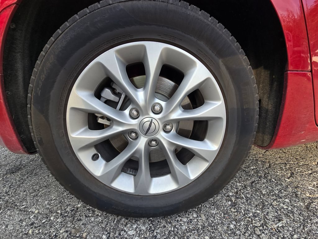 Used 2025 Chrysler Pacifica Select AWD/4WD image 17