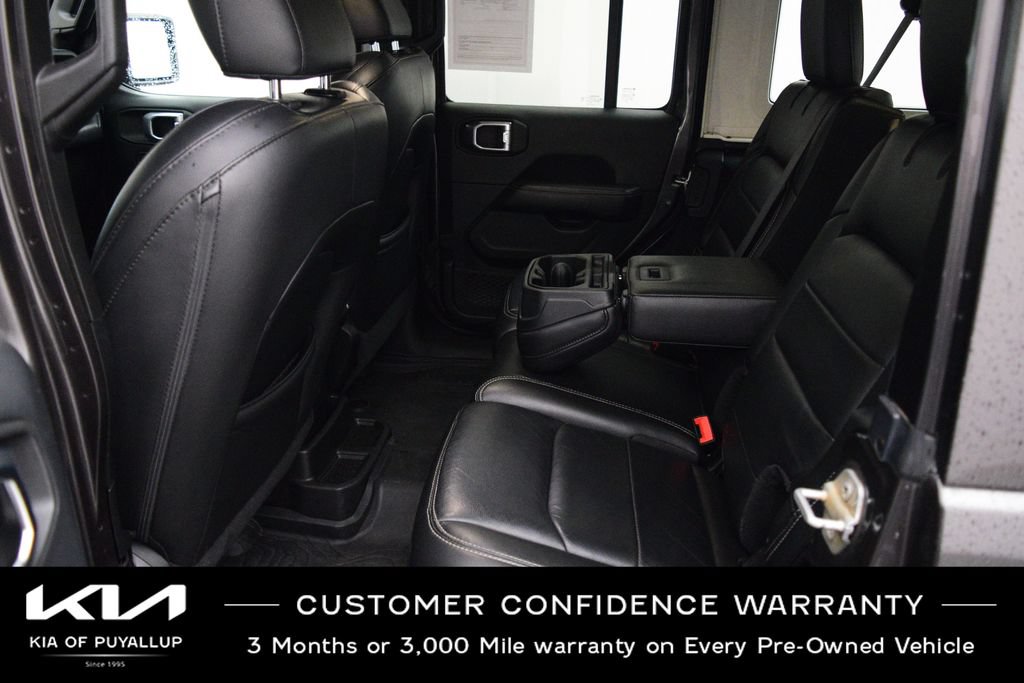 Used 2018 Jeep Wrangler Unlimited Sahara AWD/4WD image 12