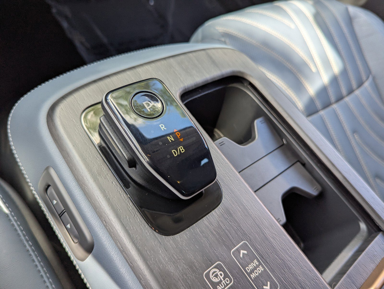 Certified 2024 Nissan Ariya AWD image 27