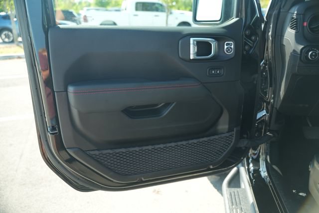 Used 2025 Jeep Gladiator Rubicon AWD/4WD image 14