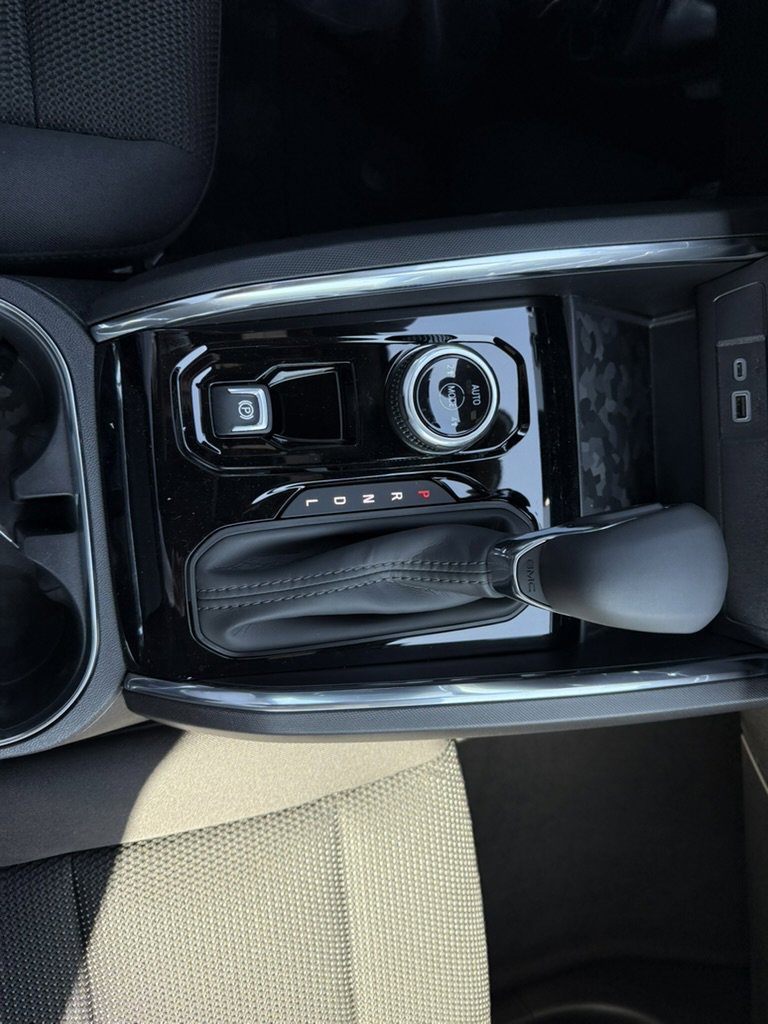 New 2026 GMC Canyon Elevation w/ Convenience Package image 16