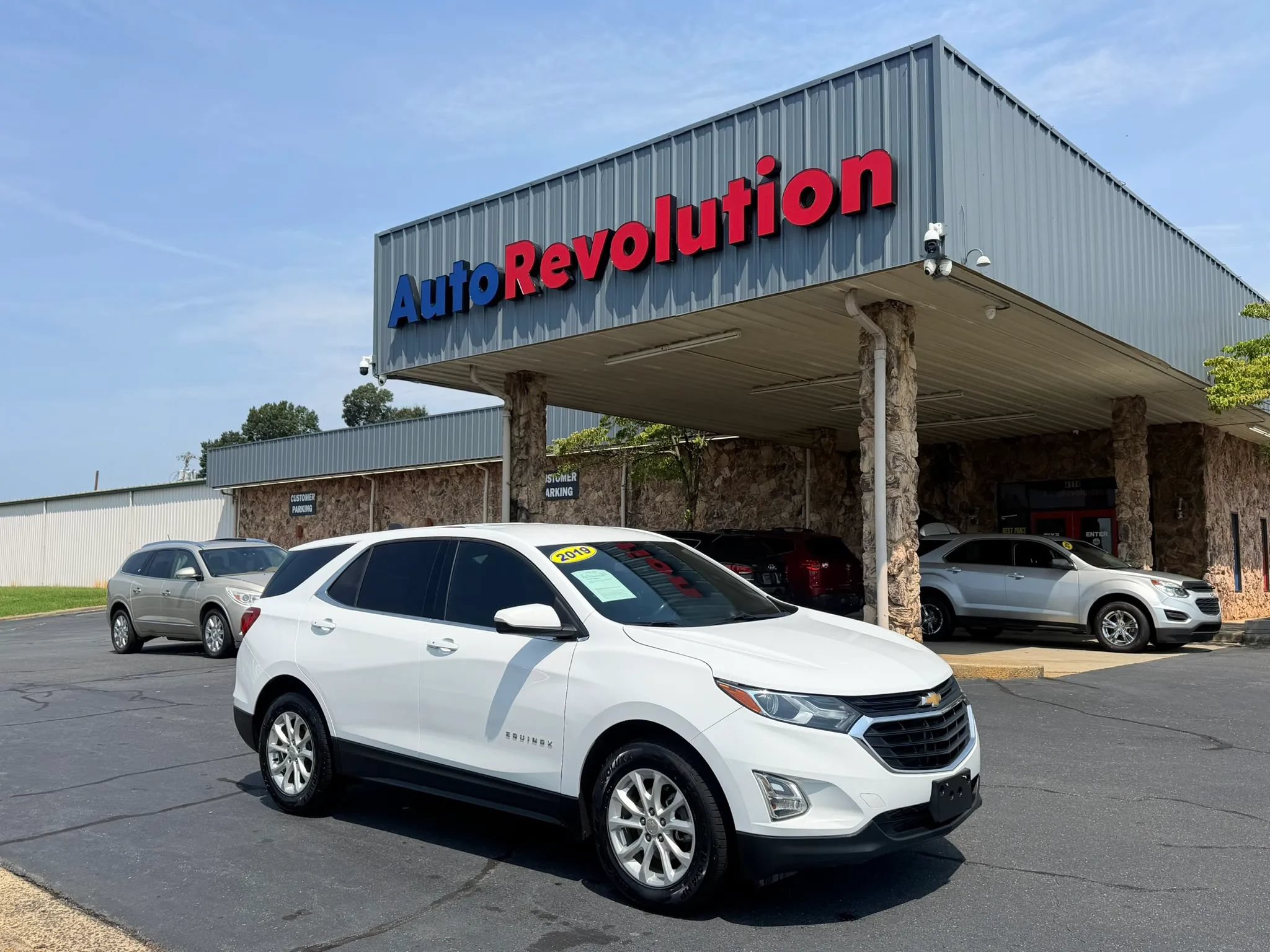 Used 2019 Chevrolet Equinox LT FWD image 1