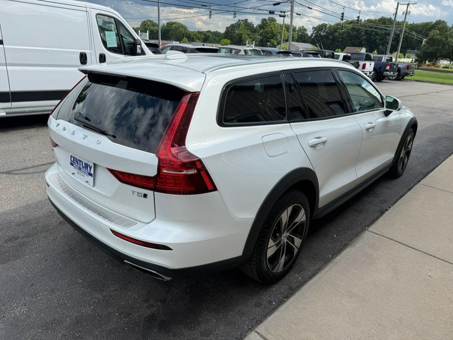 Used 2022 Volvo V60 T5 Cross Country AWD/4WD image 8