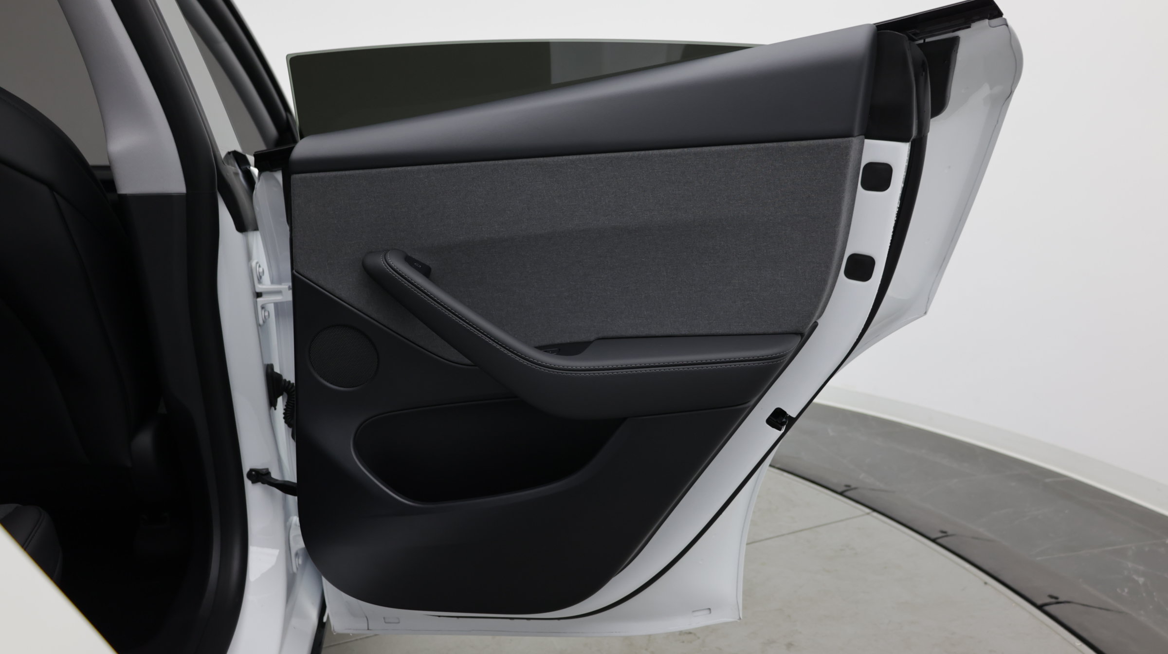 Used 2026 Tesla Model Y 2WD image 33
