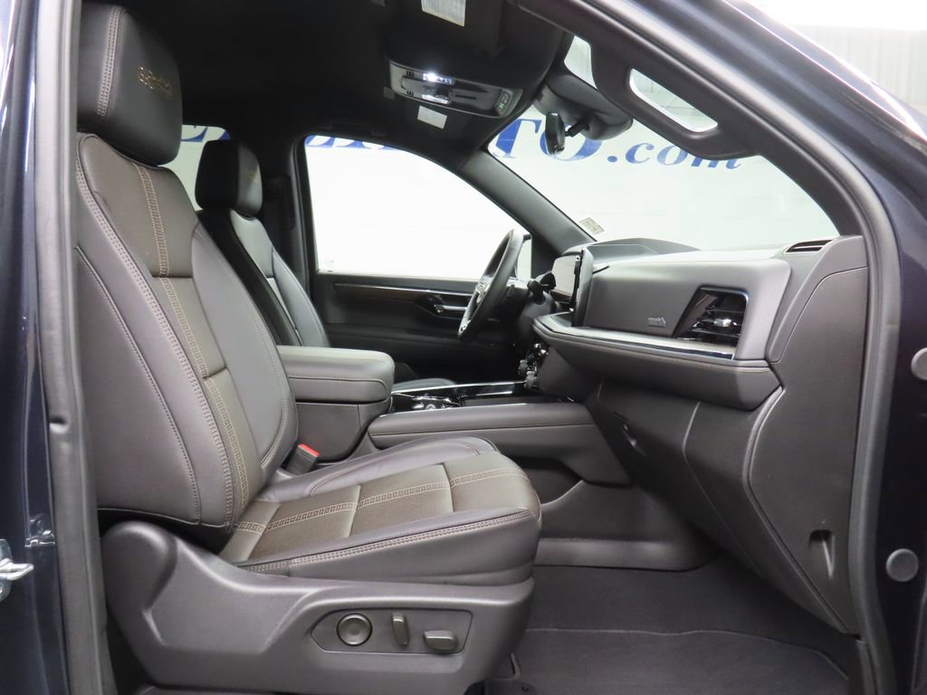 Used 2025 Chevrolet Tahoe High Country AWD/4WD image 41