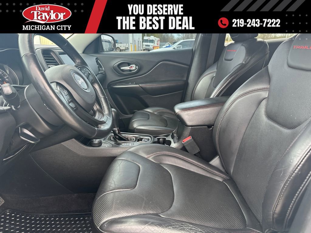 Used 2019 Jeep Cherokee Trailhawk image 9