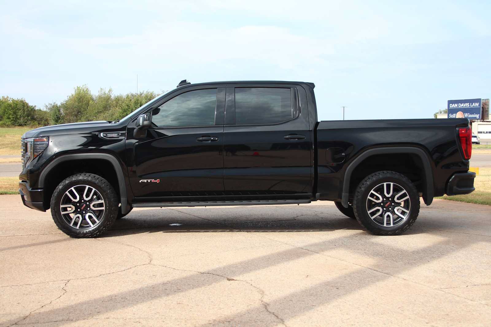 Used 2024 GMC Sierra 1500 AT4 w/ AT4 Premium Package AWD/4WD image 7