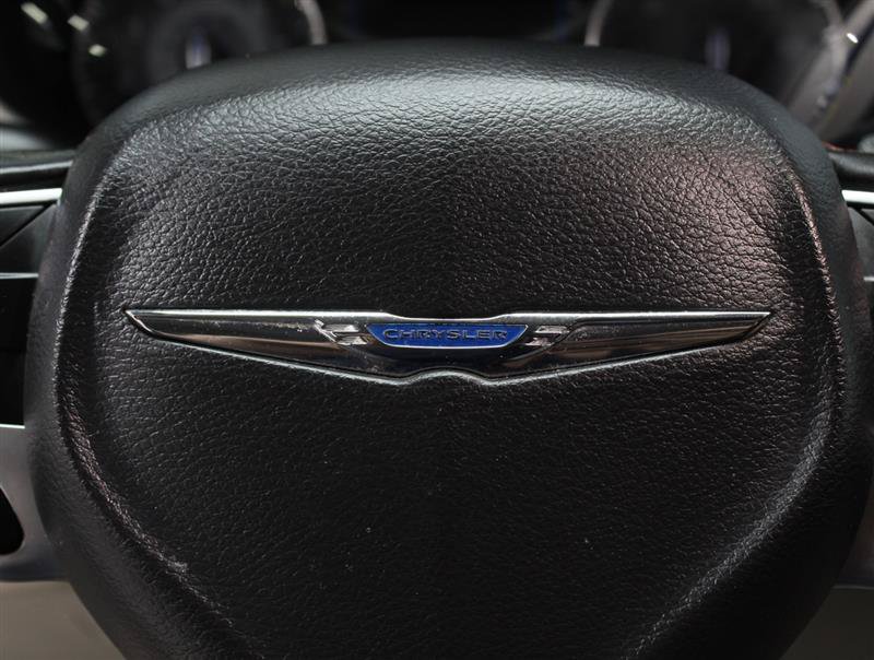 Used 2018 Chrysler Pacifica Touring-L FWD image 12
