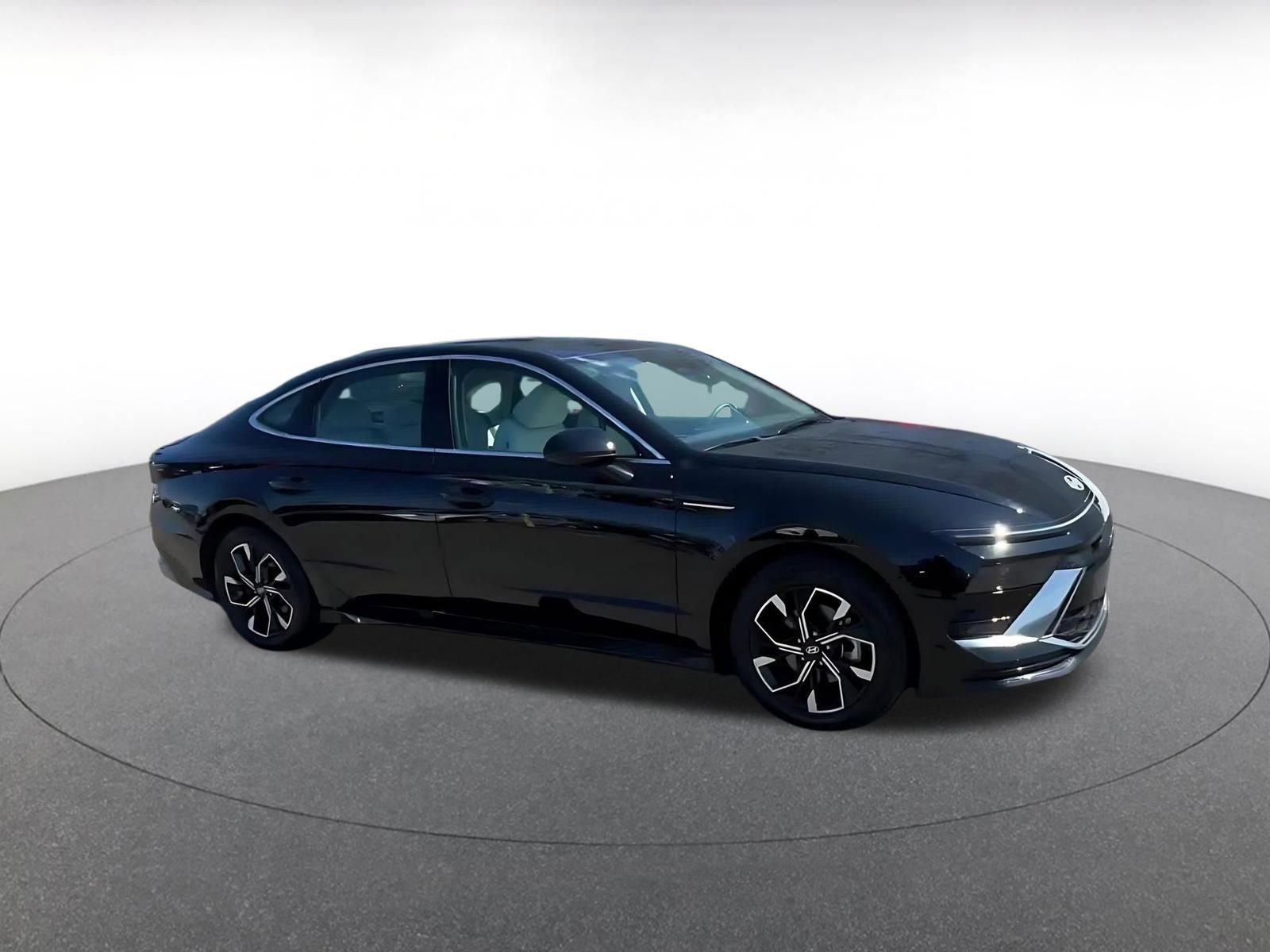 Used 2025 Hyundai Sonata SEL image 2