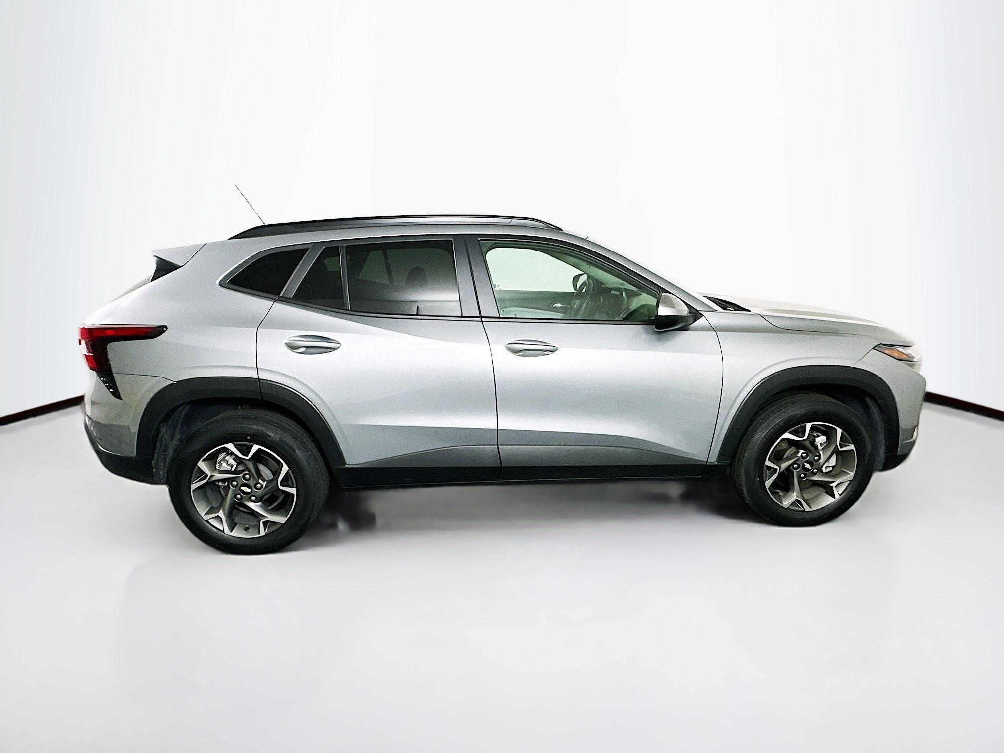 Used 2024 Chevrolet Trax LT FWD image 10
