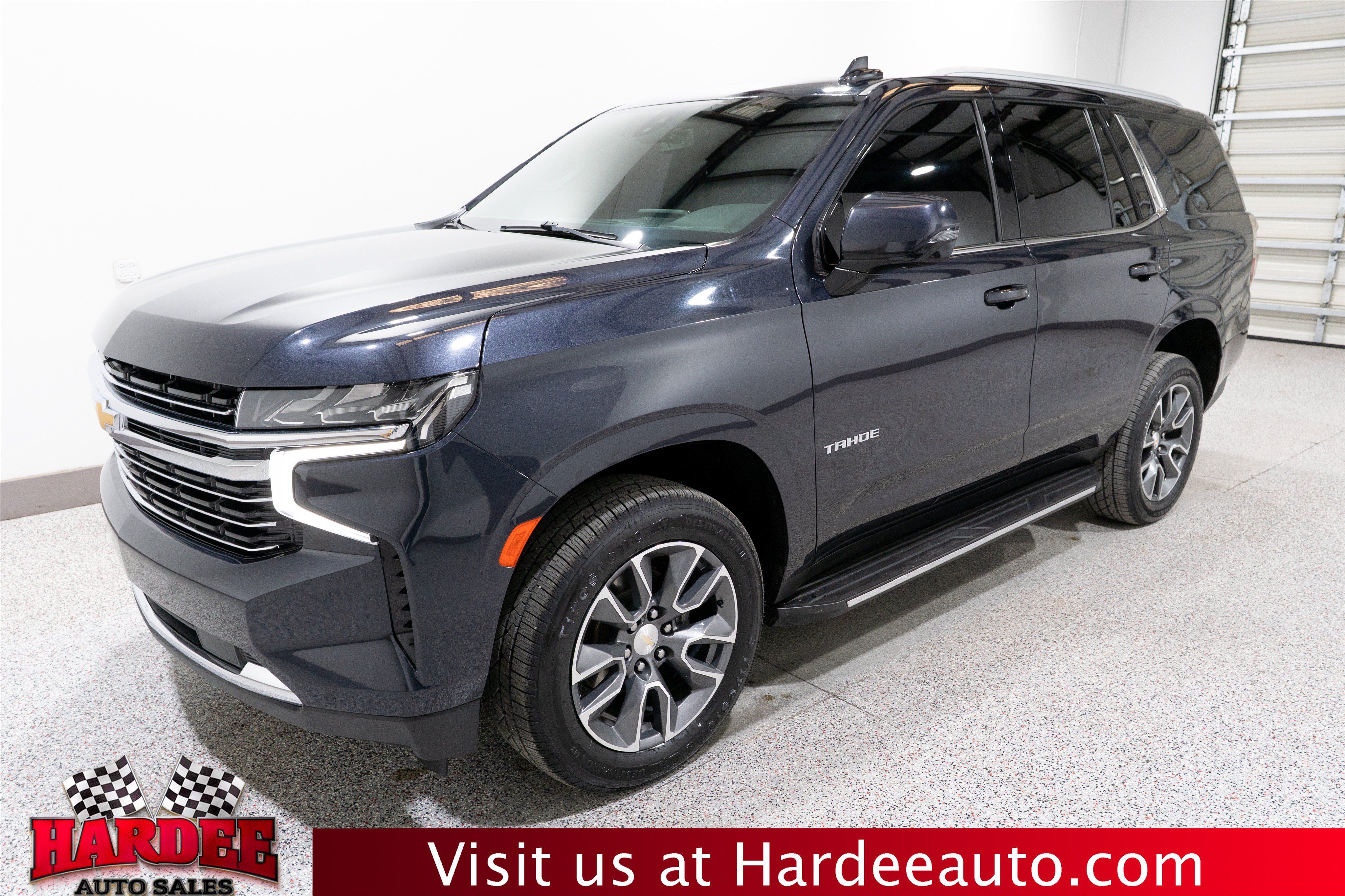 Used 2022 Chevrolet Tahoe LT w/ Luxury Package AWD/4WD image 2