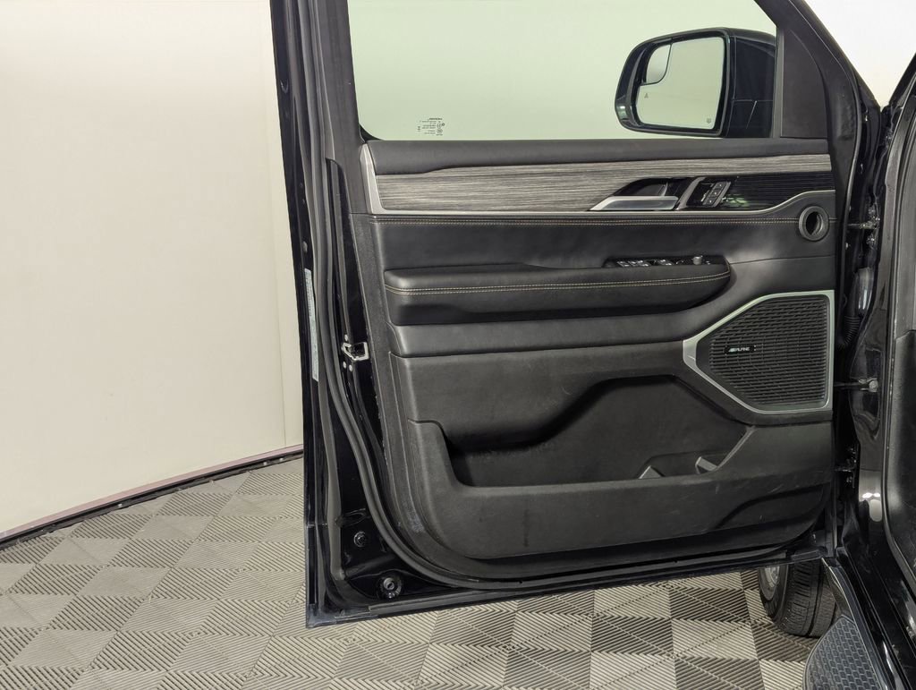 Used 2024 Jeep Wagoneer Series II w/ Flexible Seating Group RWD image 88