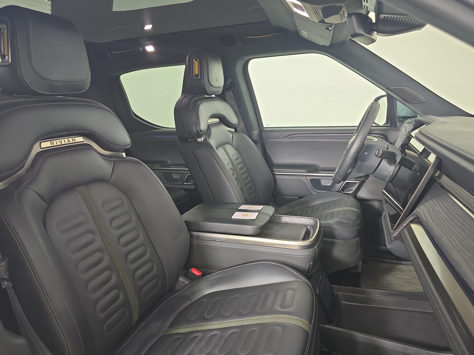 Used 2024 Rivian R1T Adventure Dual AWD/4WD image 23