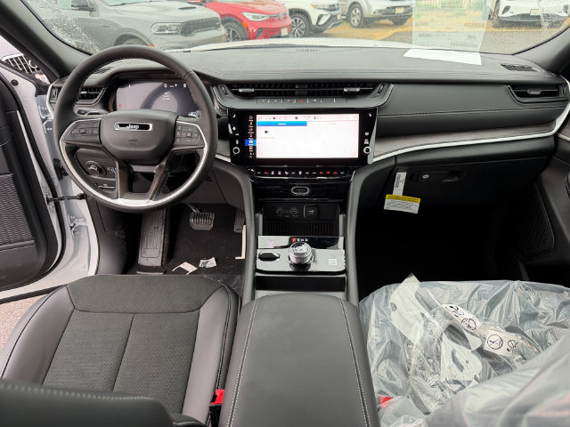 New 2026 Jeep Grand Cherokee Altitude AWD/4WD image 25
