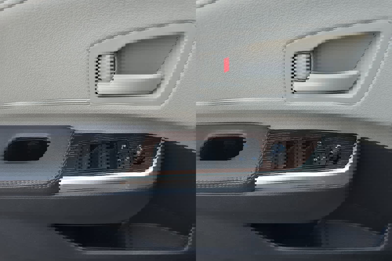 Used 2024 Toyota Sienna LE image 14