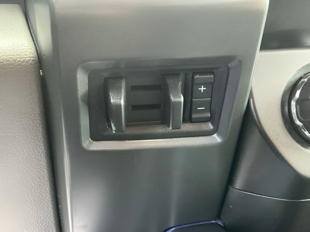 Certified 2020 Ford F250 XLT w/ XLT Premium Package AWD/4WD image 17