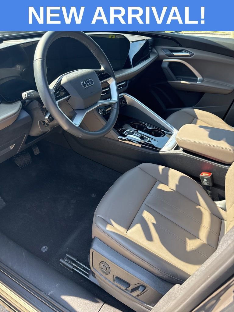 Used 2025 Audi Q5 Premium w/ Convenience Package image 16