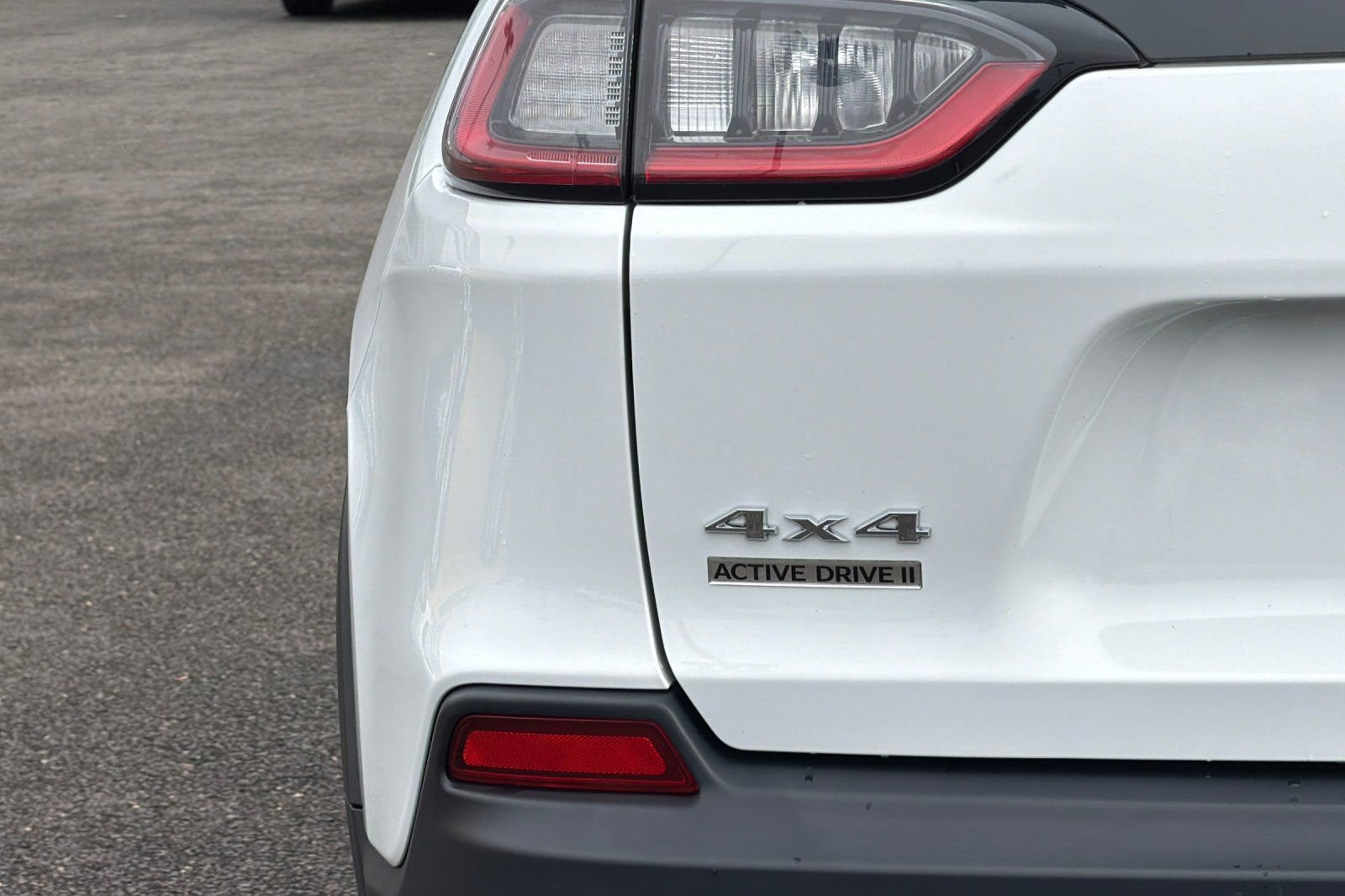 Used 2019 Jeep Cherokee Latitude Plus w/ Cold Weather Group AWD/4WD image 28