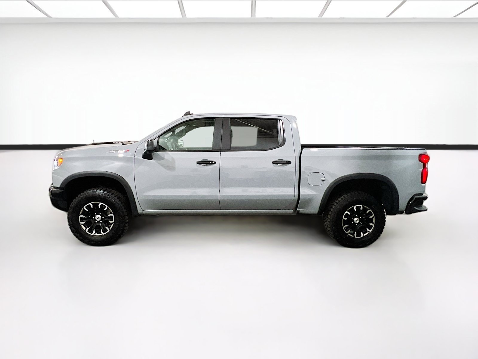 Used 2025 Chevrolet Silverado 1500 ZR2 w/ Technology Package AWD/4WD image 23