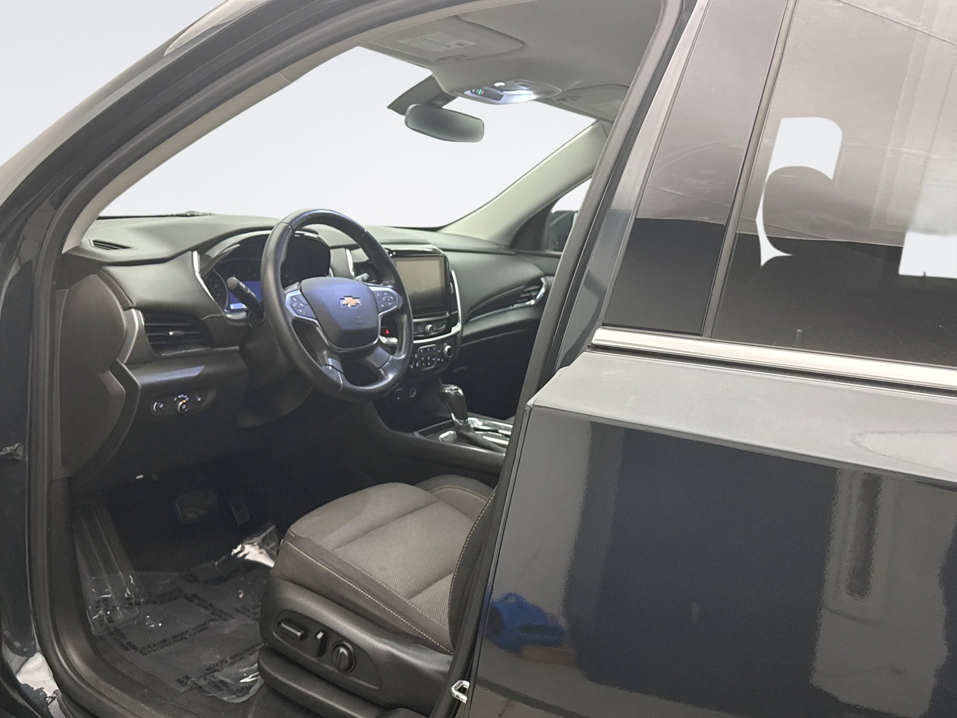 Used 2020 Chevrolet Traverse LT image 10