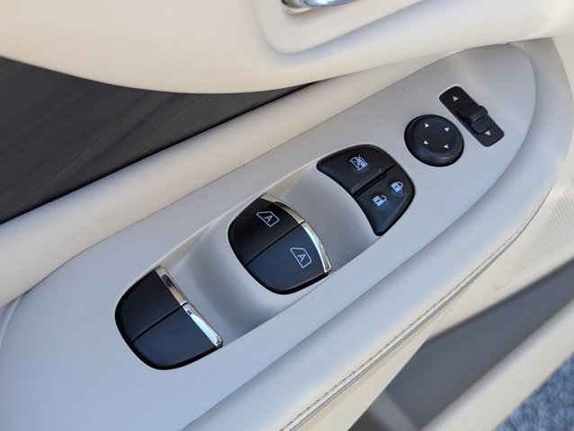 Used 2019 Nissan Murano Platinum w/ Cargo Package FWD image 16