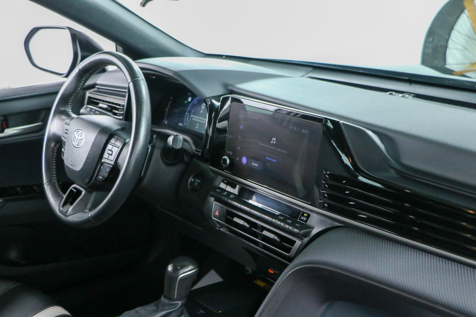 Used 2025 Toyota Camry SE FWD image 25