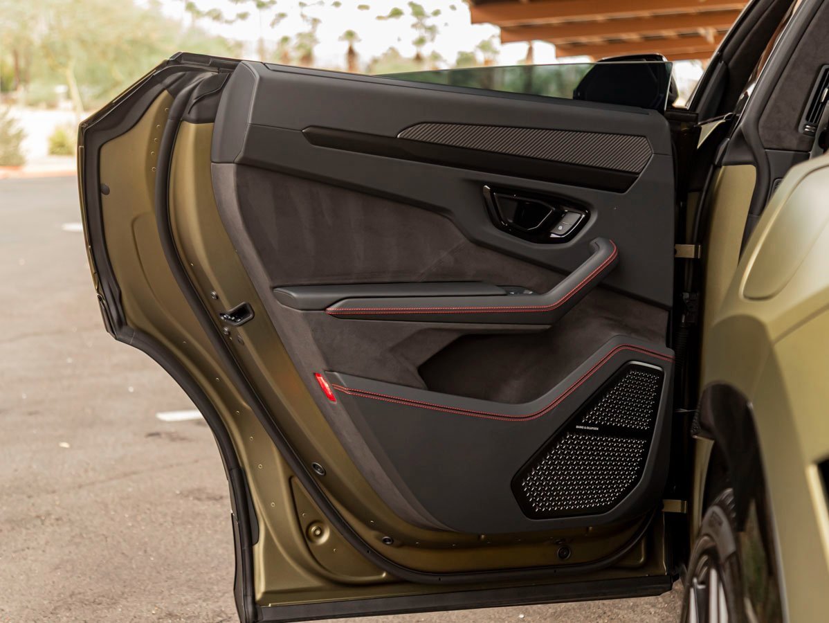 Used 2025 Lamborghini Urus SE image 19