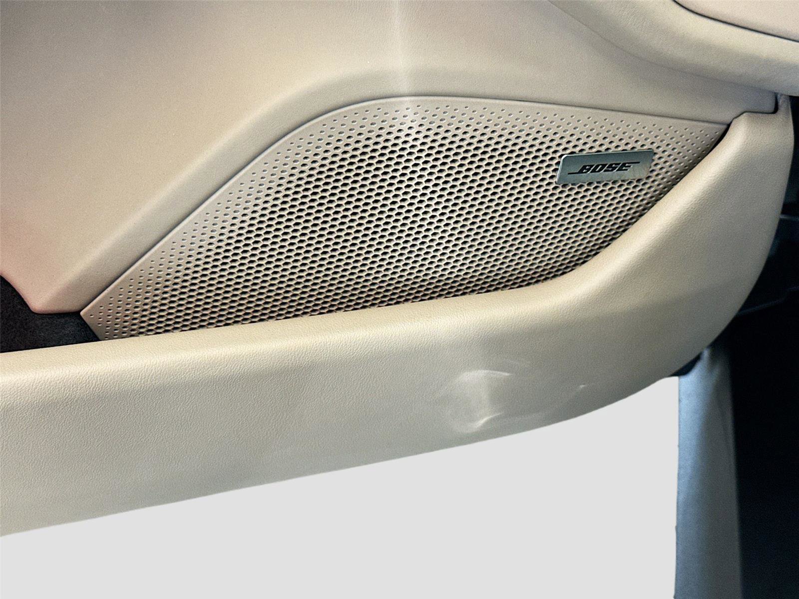 Used 2025 Porsche Taycan image 19