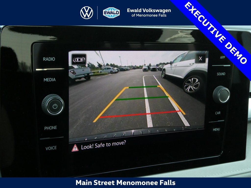 New 2025 Volkswagen Taos SE image 7