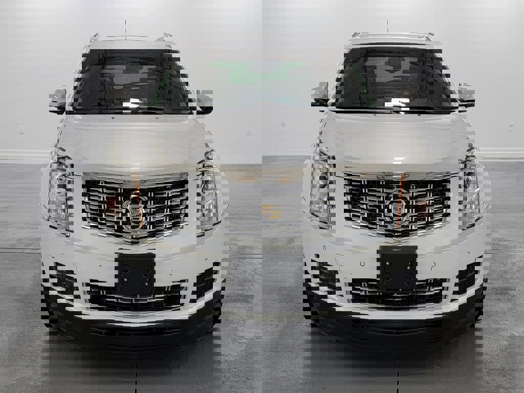 Used 2015 Cadillac SRX Luxury FWD image 3