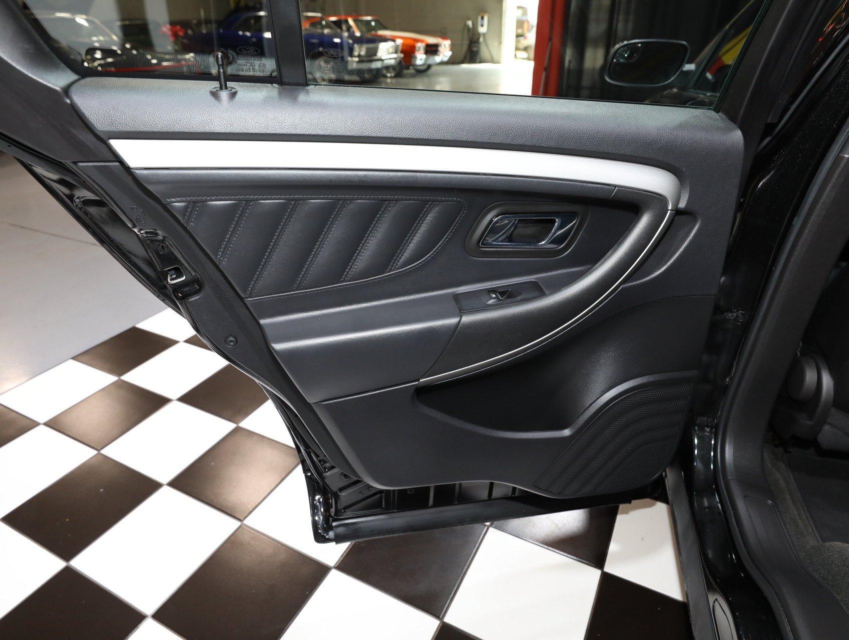Used 2013 Ford Taurus SEL FWD image 40