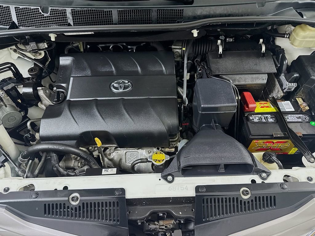 Used 2016 Toyota Sienna XLE image 27