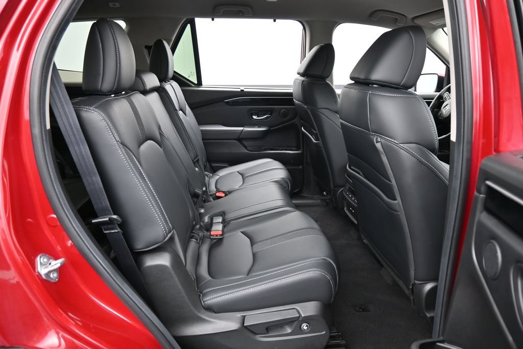 Used 2025 Honda Pilot EX-L image 36
