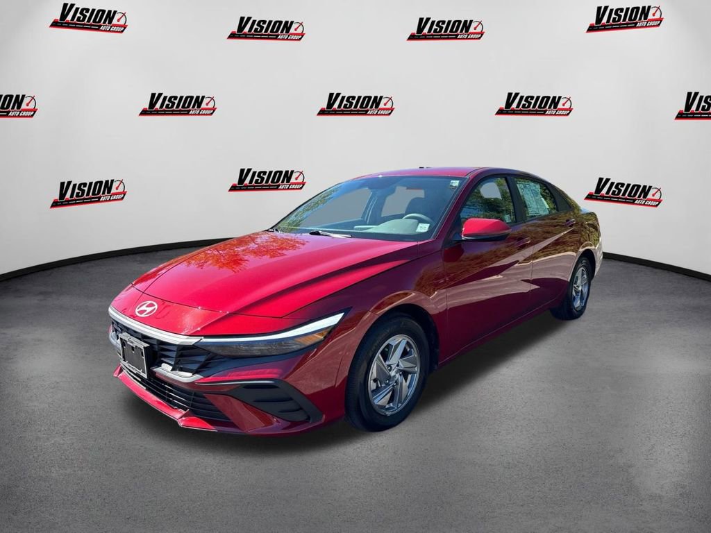 Certified 2025 Hyundai Elantra SE w/ Cargo Package image 1