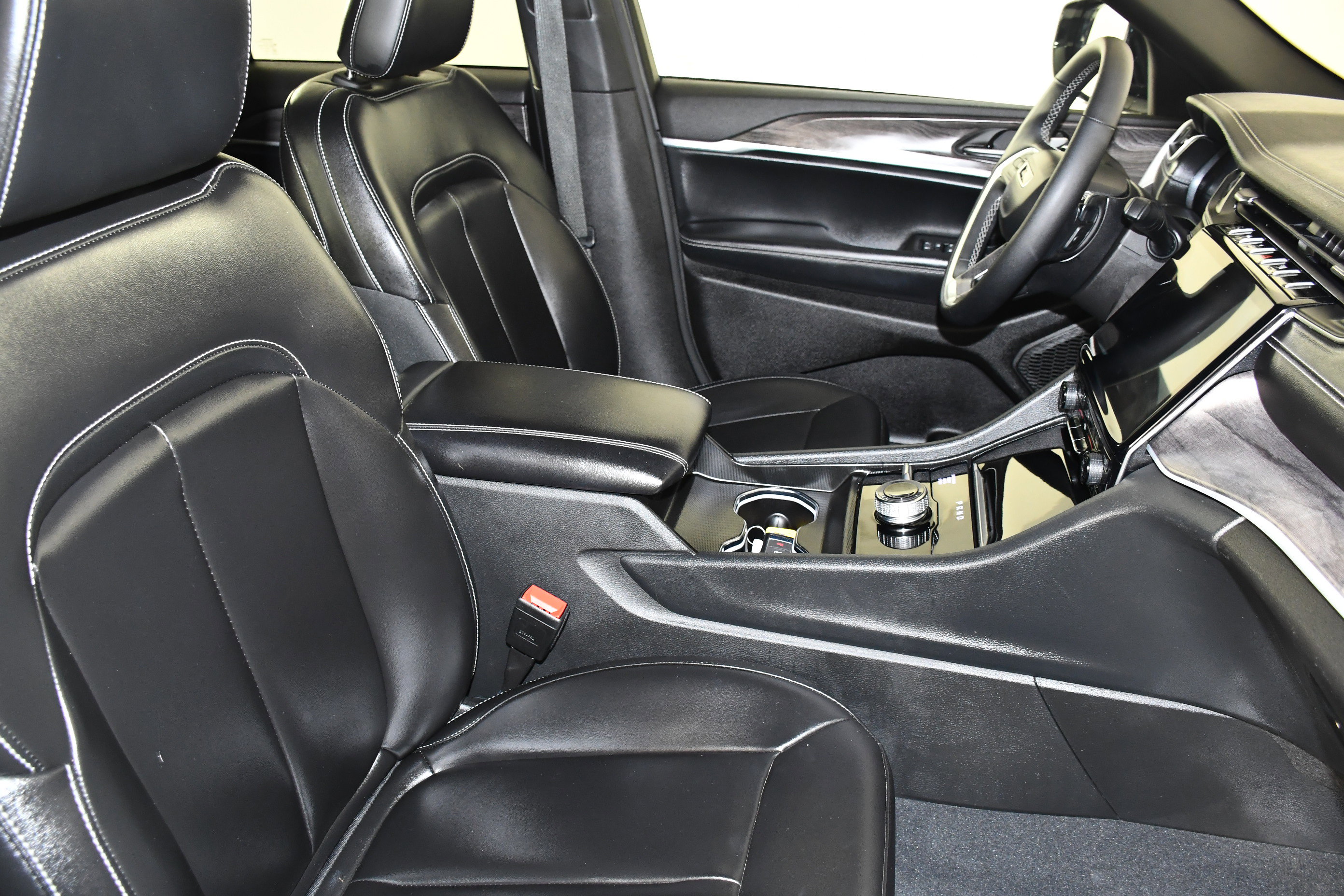 Used 2024 Jeep Grand Cherokee Limited AWD/4WD image 44