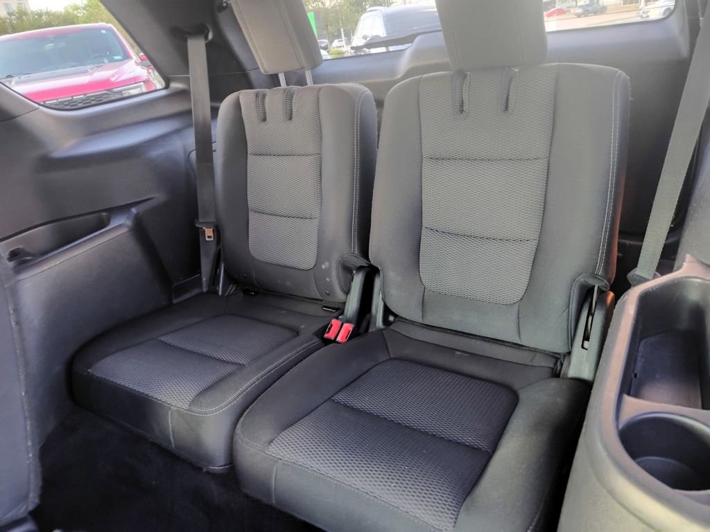 Used 2017 Ford Explorer XLT image 5