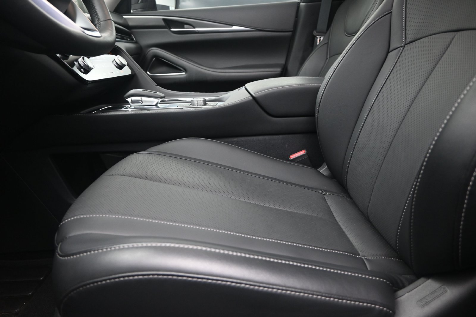 Used 2026 INFINITI QX60 Luxe w/ Cargo Package FWD image 13