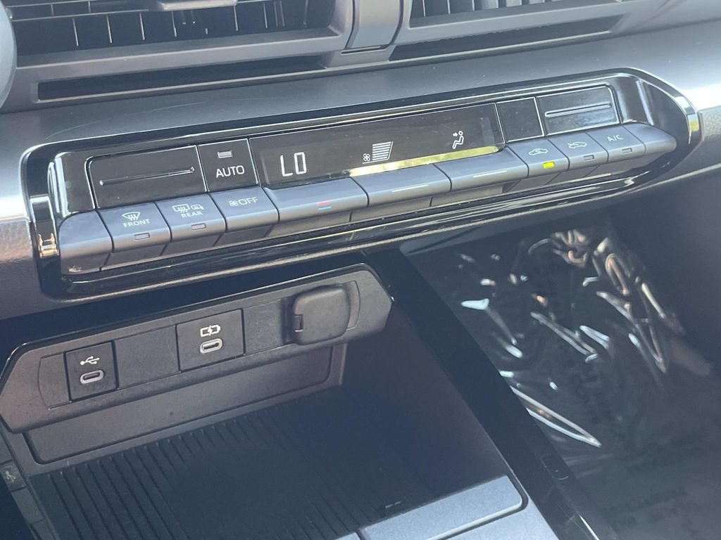Used 2025 Toyota Prius LE FWD image 23