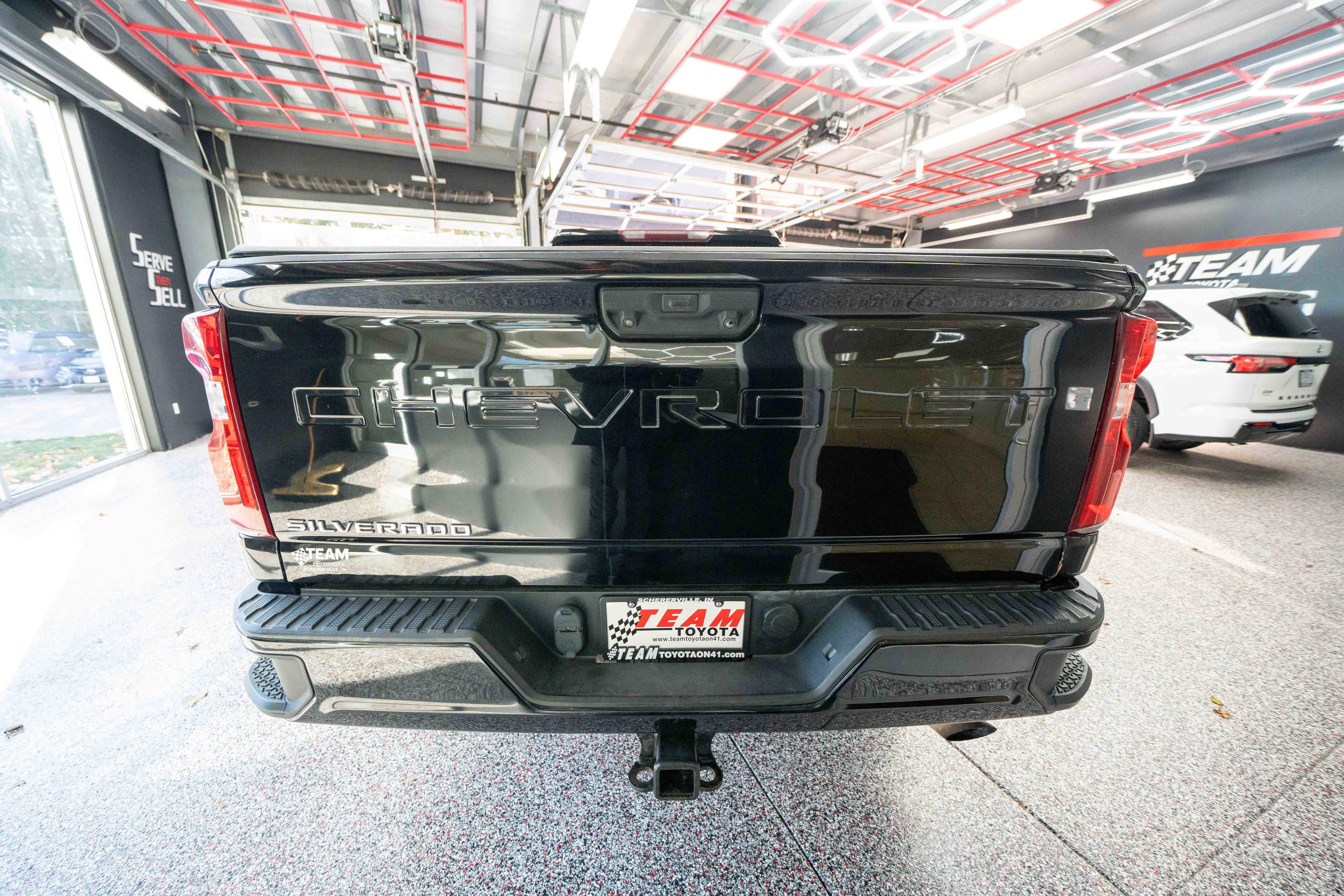 Used 2021 Chevrolet Silverado 2500 Custom w/ Custom Value Package image 3