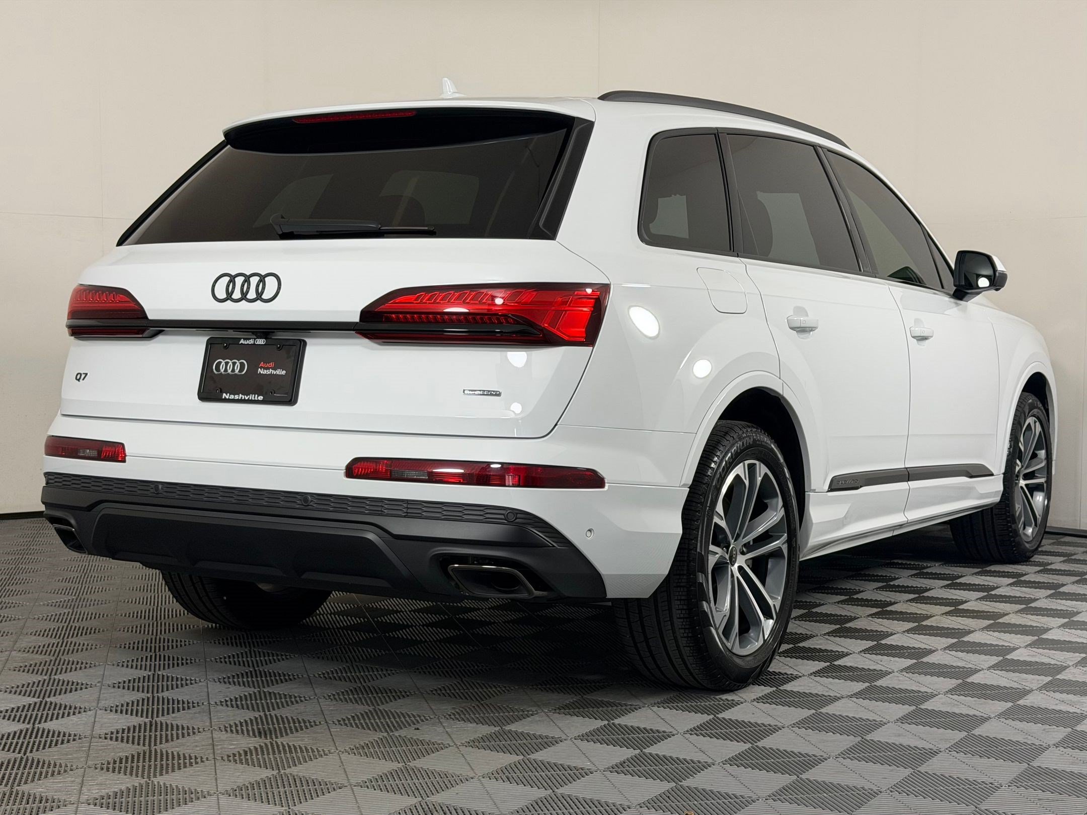 Certified 2026 Audi Q7 2.0T Premium w/ Convenience Plus Package AWD/4WD image 9