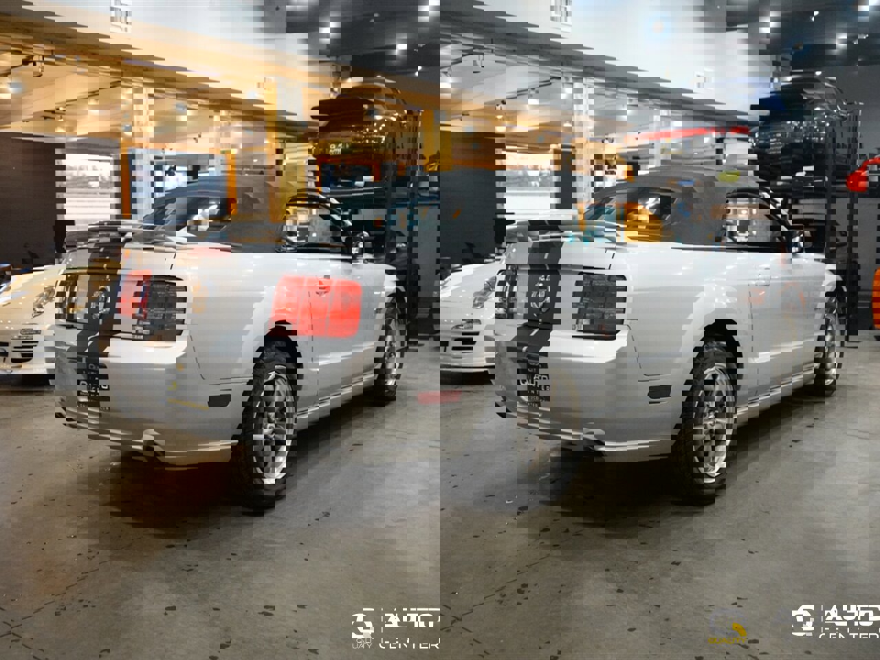 Used 2005 Ford Mustang GT Premium image 4