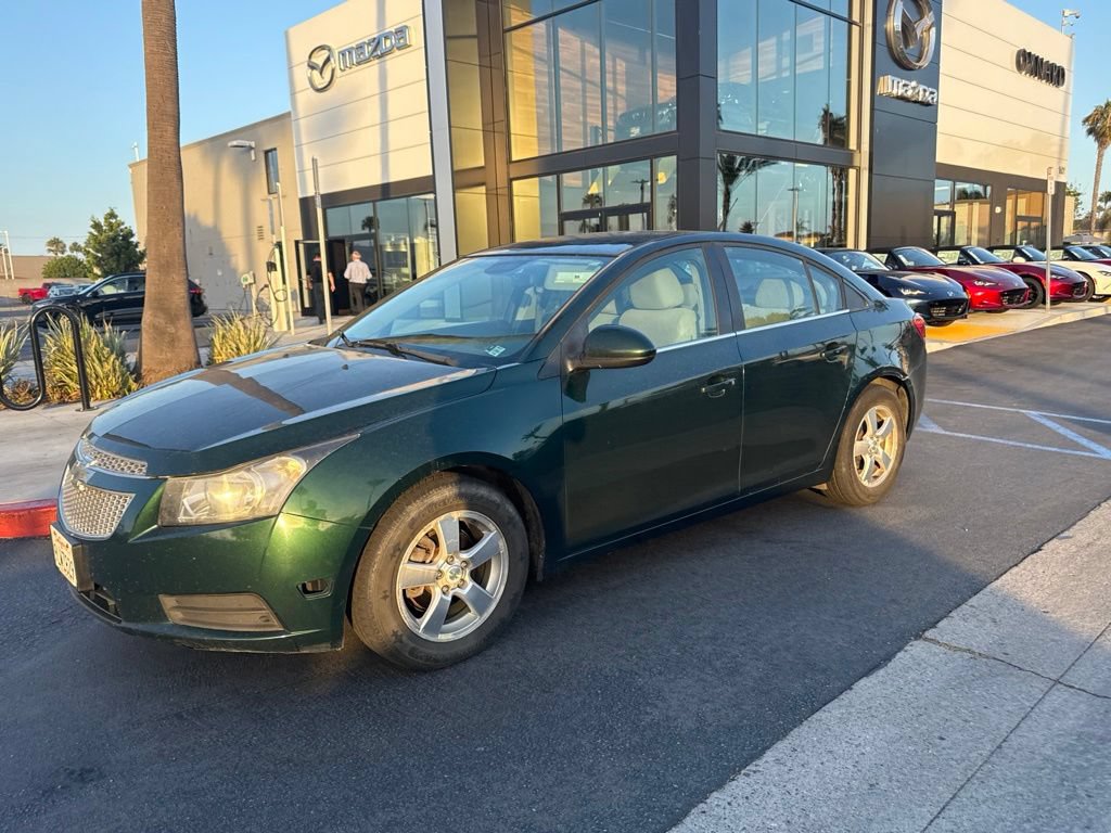 Used 2014 Chevrolet Cruze LT w/ Technology Package FWD image 2