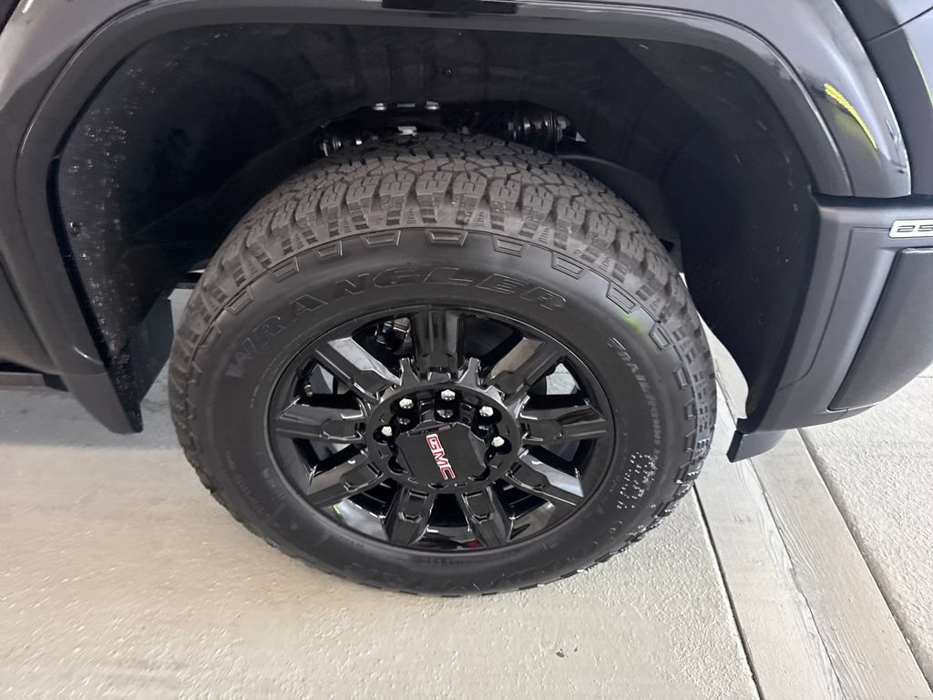 New 2026 GMC Sierra 2500 AT4 w/ AT4 Premium Plus Package AWD/4WD image 4