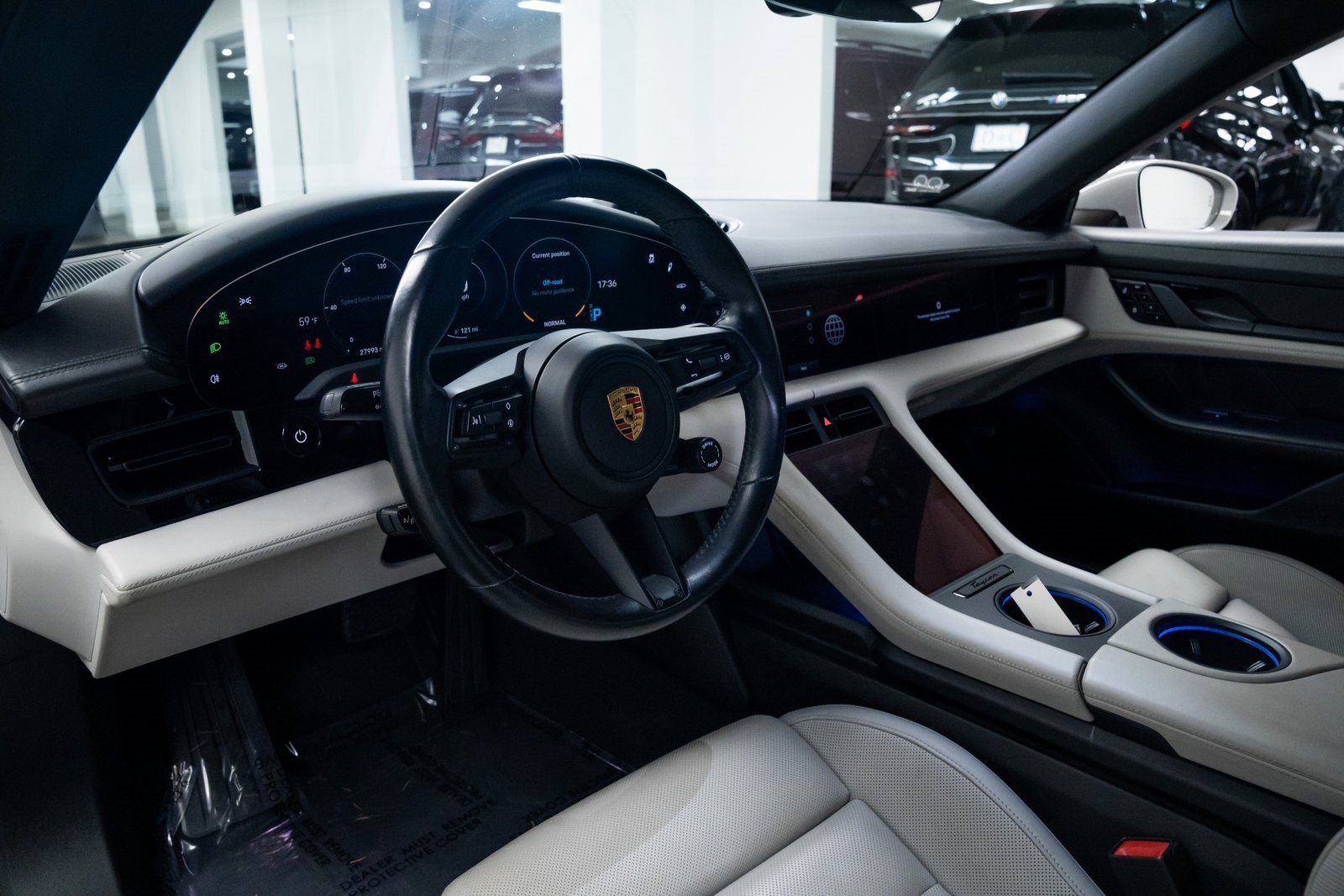 Used 2021 Porsche Taycan 4S w/ Premium Package image 18