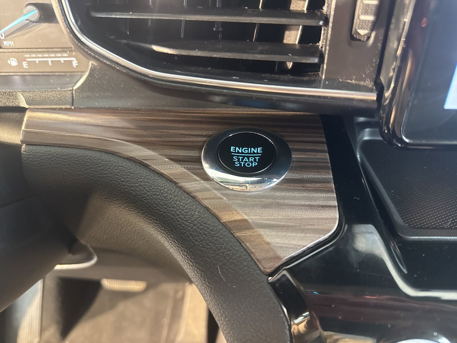 Used 2023 Ford Explorer Limited w/ Equipment Group 301A image 34